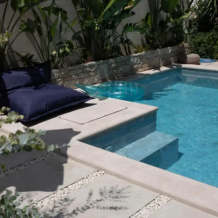 T-one Luxury Pool House Appartement