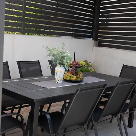 T-one Luxury Pool House Appartement