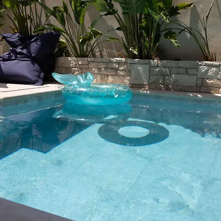 T-one Luxury Pool House Split